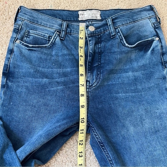 4/$25 Free People Womens Skinny Jeans W30/S CutOut Raw Distressed Casual Denim - Picture 12 of 16